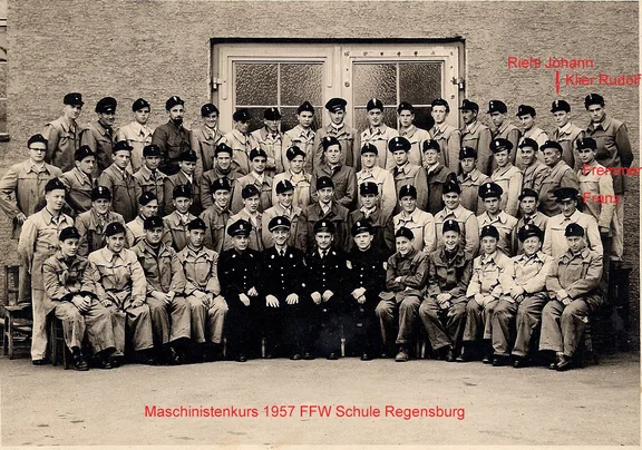 1957 Foto Feuerwehrschule rechte obere Ecke Riehl, Klier, Fremmer.jpg