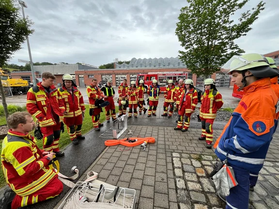 Übung FFW Schule Rgbg. 15.06.24 (4).jpg