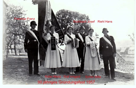 1;  90 jähr. Gründungsfest gewidmet von den Ehrendamen Irmgard Graf, Maria Koller, Stilla Schön.jpg